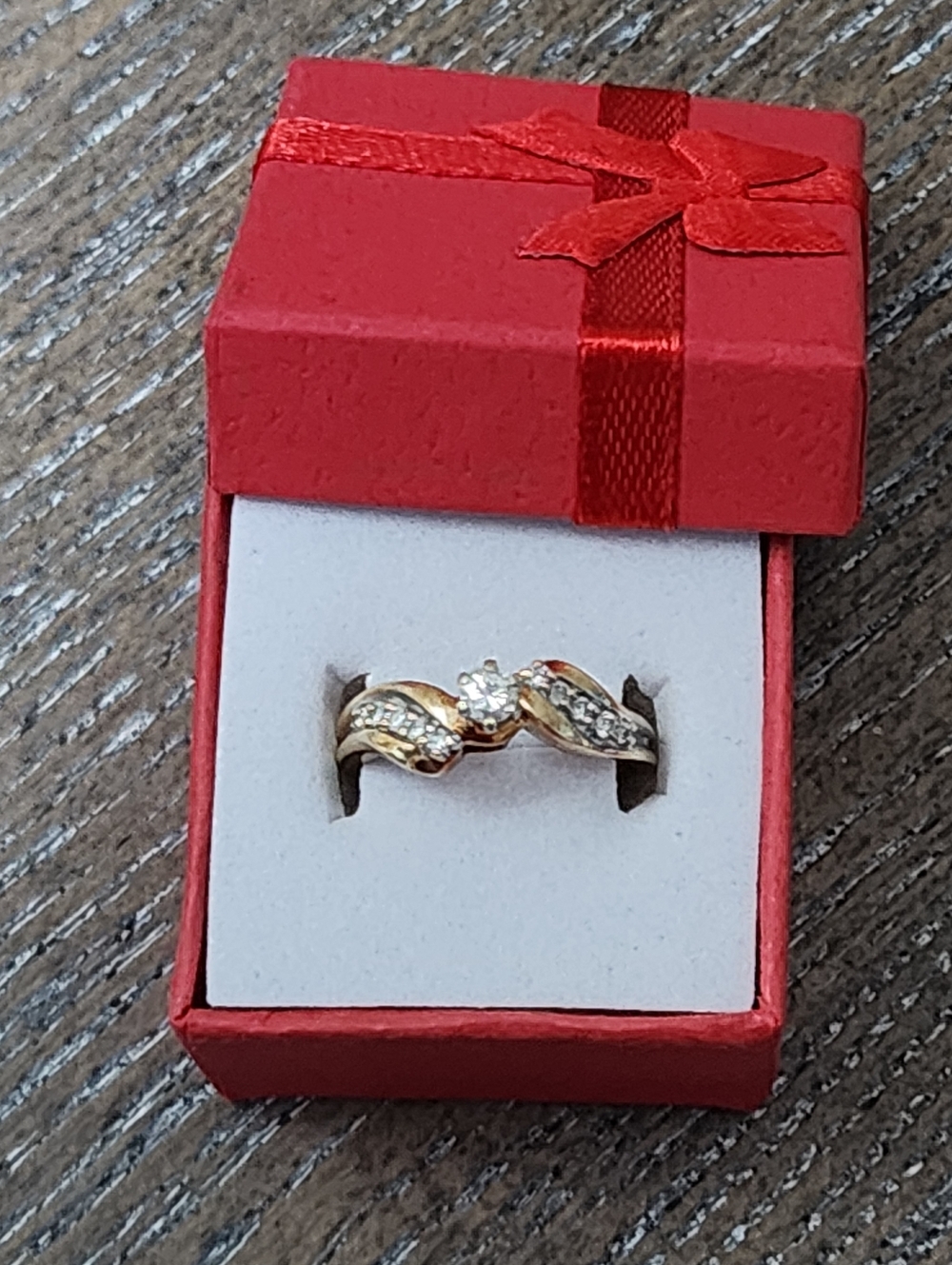 10k Round Solitaire Diamond Ring With Diamonds On Side Size 6.75/ 7 - Picture 4 of 12